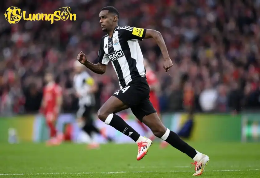 Newcastle bội thu sau thương vụ bán Isak Newcastle bội thu sau thương vụ bán Isak
