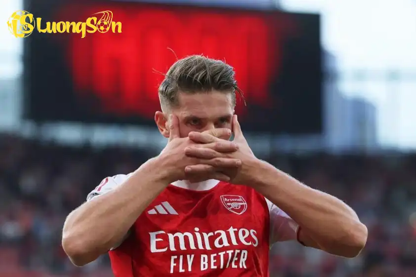 Viktor Gyokeres ghi 2 bàn cho Arsenal trước Leeds (Ảnh: The Sun).