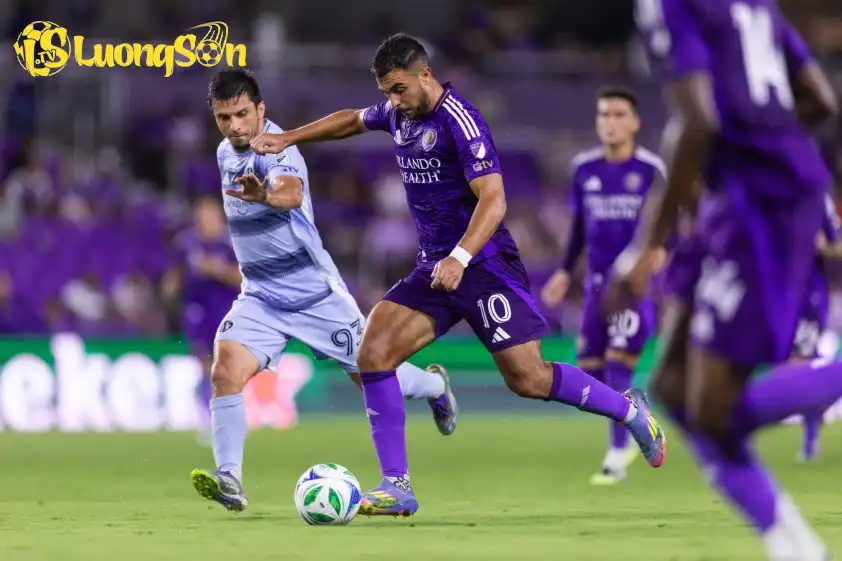 Toluca rất hay nhưng Orlando City (tím) đang sẵn sàng tạo nên những bất ngờ thú vị. (Ảnh: Internet) Toluca rất hay nhưng Orlando City (tím) đang sẵn sàng tạo nên những bất ngờ thú vị