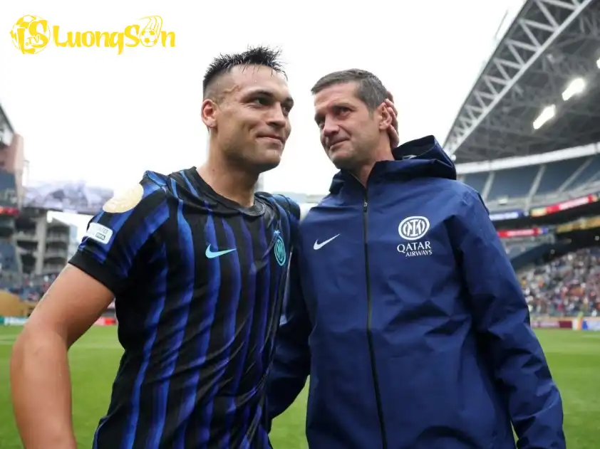 HLV Chivu được kỳ vọng sẽ giúp Inter Milan đòi lại ngôi vương từ tay Napoli (Ảnh: Revsports) HLV Chivu được kỳ vọng sẽ giúp Inter Milan đòi lại ngôi vương từ tay Napoli (Ảnh: Revsports)