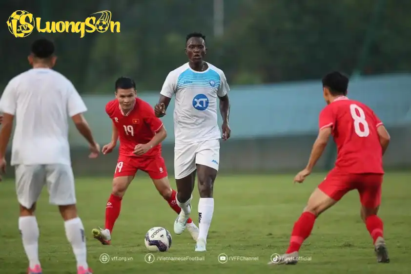 ĐT Việt Nam cũng từng đá giao hữu với CLB Nam Định ĐT Việt Nam cũng từng đá giao hữu với CLB Nam Định