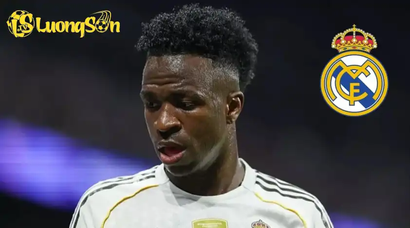 Trong trận gặp Marseille, Vinicius ngồi dự bị và chỉ được tung vào sân ở phút 63 Trong trận gặp Marseille, Vinicius ngồi dự bị và chỉ được tung vào sân ở phút 63