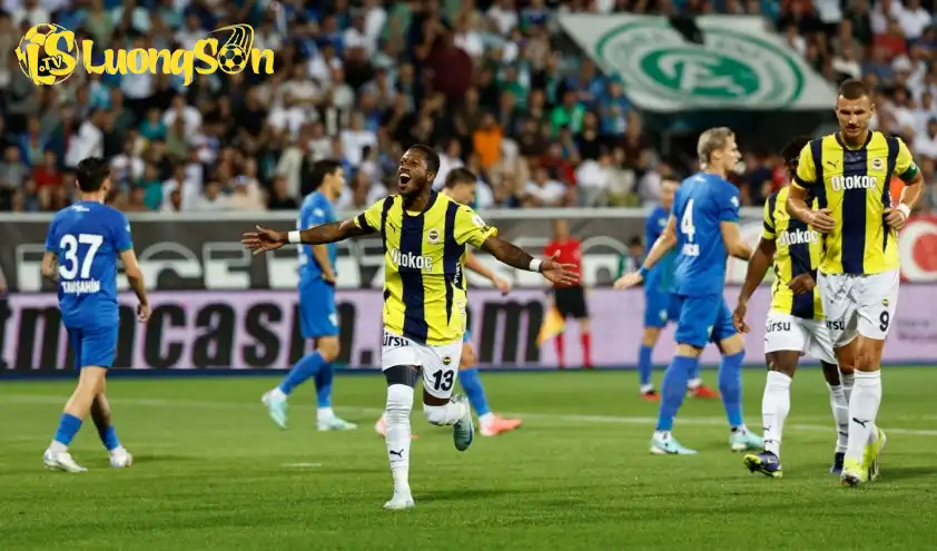 Fenerbahce vẫn đang bất bại sau 4 trận đấu ở Super Lig mùa này Fenerbahce vẫn đang bất bại sau 4 trận đấu ở Super Lig mùa này
