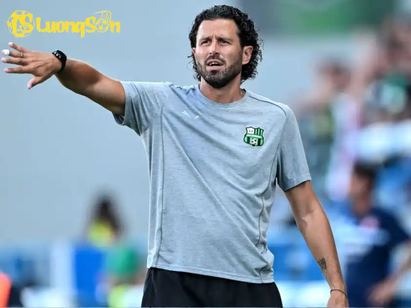 HLV Grosso vẫn đang làm tương đối tốt công việc của mình tại Sassuolo (Ảnh: beIN SPORTS) HLV Grosso vẫn đang làm tương đối tốt công việc của mình tại Sassuolo