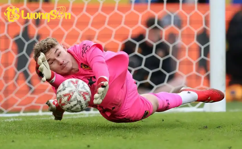 Carl Rushworth liên tiếp để lại những màn trình diễn chói sáng trong màu áo Coventry