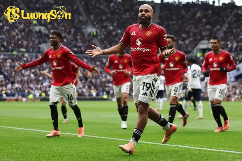 Mbeumo sẽ giúp MU có vé dự Champions League mùa tới? - Ảnh: MUFC Mbeumo sẽ giúp MU có vé dự Champions League mùa tới?