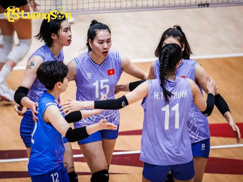 Trần Thị Thanh Thúy và các đồng đội hứa hẹn có trận đấu dễ dàng. Trần Thị Thanh Thúy và các đồng đội hứa hẹn có trận đấu dễ dàng.